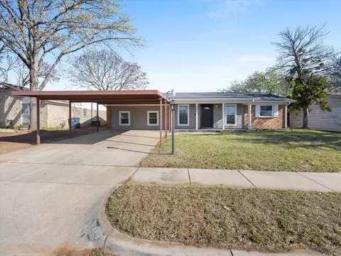 541 Mesquite Ave, Crowley, TX 76036