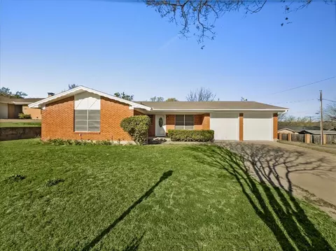 1302 Lynn St, Weatherford, TX 76086