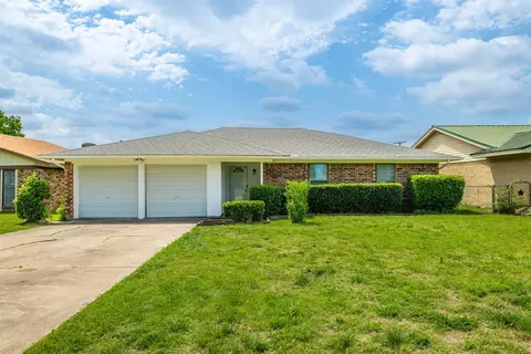 8917 Wilbur St, White Settlement, TX 76108