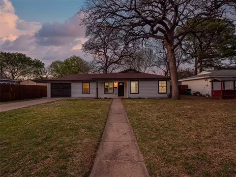 3825 Earl St, Fort Worth, TX 76111