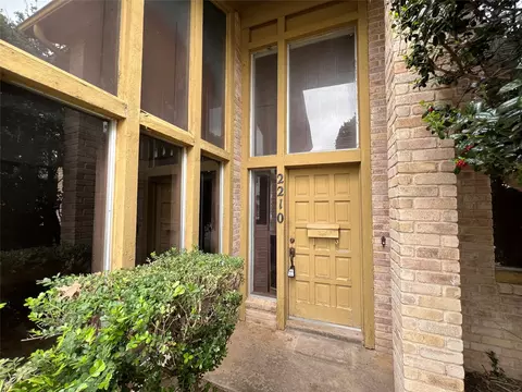 2210 Seville Ct, Dalworthington Gardens, TX 76013