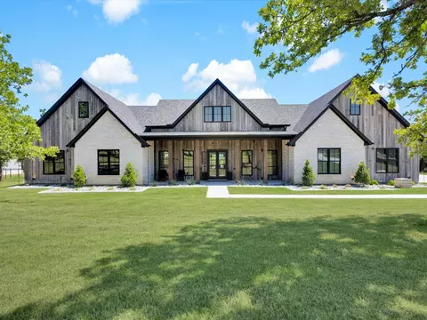 1209 Eagles Bluff Dr, Weatherford, TX 76087