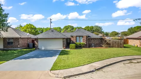517 E Robin Ct, Desoto, TX 75115