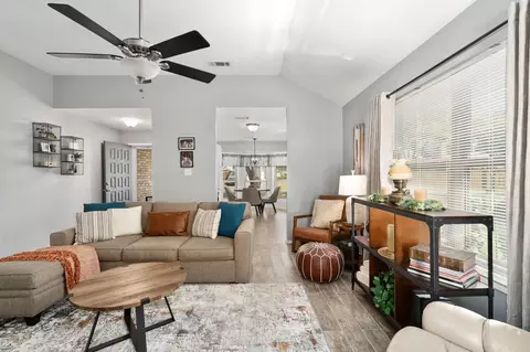 425 Caviness Dr, Grapevine, TX 76051