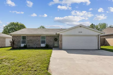 609 Admiralty Way, Fort Worth, TX 76108