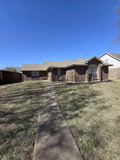 1109 Greenbriar Ln, Lancaster, TX 75146