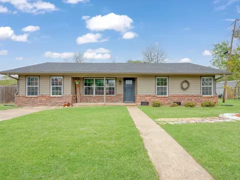 404 W Fowler St, Savoy, TX 75479