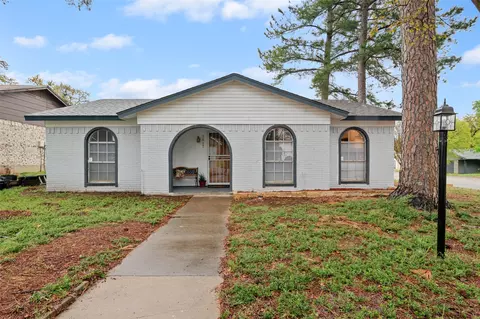 1517 Oak Tree Dr, Denton, TX 76209