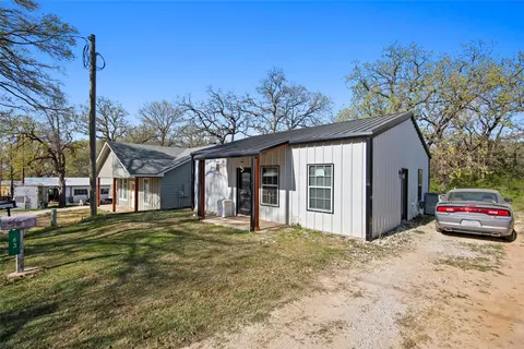 63 Live Oak St, Alvarado, TX 76009