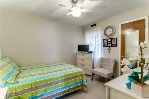Bedroom - 703 Parker Dr, Euless, TX 76039 photo 3 of 4
