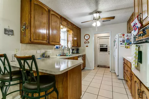 Kitchen - 703 Parker Dr, Euless, TX 76039 photo 1 of 2