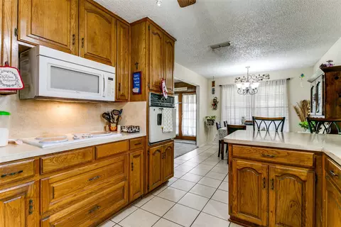 Kitchen - 703 Parker Dr, Euless, TX 76039 photo 2 of 2