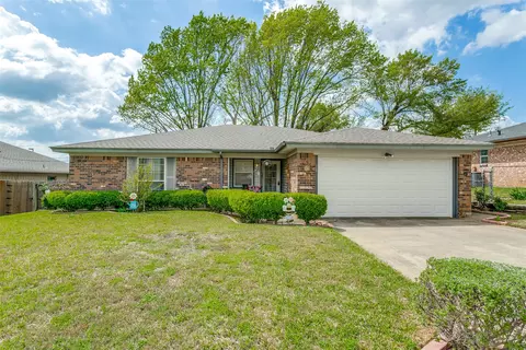 703 Parker Dr, Euless, TX 76039