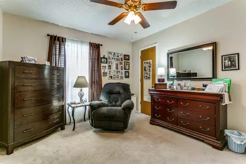 Bedroom - 703 Parker Dr, Euless, TX 76039 photo 4 of 4