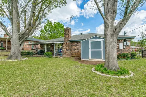 Exterior - 703 Parker Dr, Euless, TX 76039 photo 2 of 2