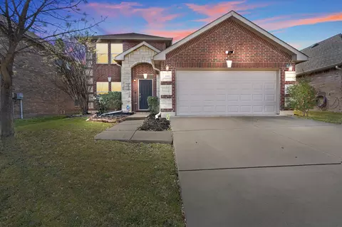 2416 Grand Rapids Dr, Fort Worth, TX 76177