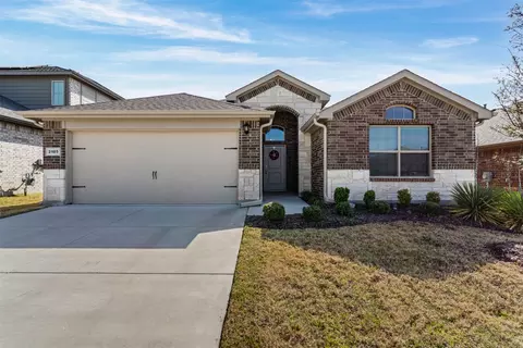 2105 Denmark Ln, Fort Worth, TX 76108