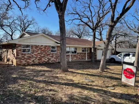 609 Brookview Dr, Hurst, TX 76054