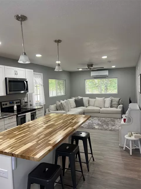 118 S 3rd St, Bonham, TX 75418