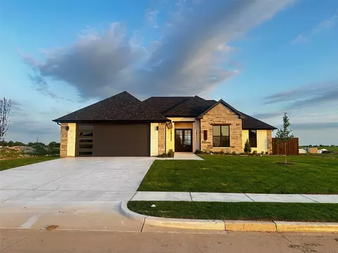 1805 Sudbury Dr, Cleburne, TX 76033