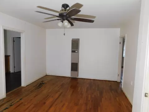 Living - 201 SE 3rd St, Springhill, LA 71075 photo 1 of 5