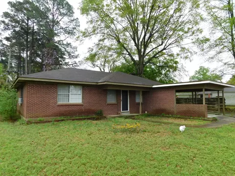 Exterior - 201 SE 3rd St, Springhill, LA 71075 photo 2 of 5