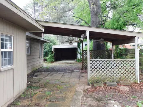 Exterior - 201 SE 3rd St, Springhill, LA 71075 photo 3 of 5