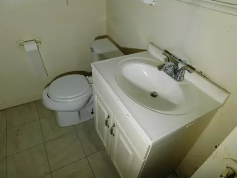 Bath - 201 SE 3rd St, Springhill, LA 71075 photo 2 of 2