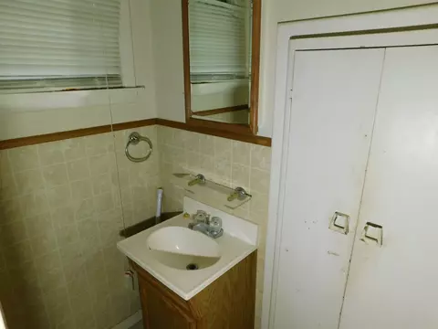 Bath - 201 SE 3rd St, Springhill, LA 71075 photo 1 of 2