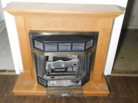 Living - 201 SE 3rd St, Springhill, LA 71075 photo 4 of 5