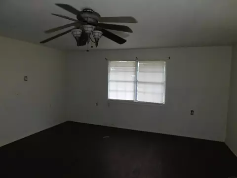 Living - 201 SE 3rd St, Springhill, LA 71075 photo 5 of 5