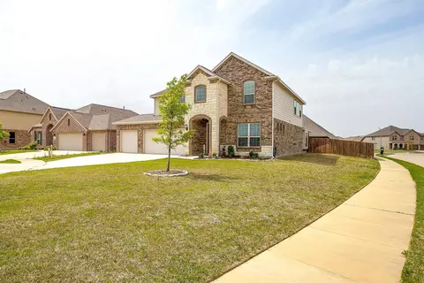 2400 Maple Stream Dr, Fort Worth, TX 76177
