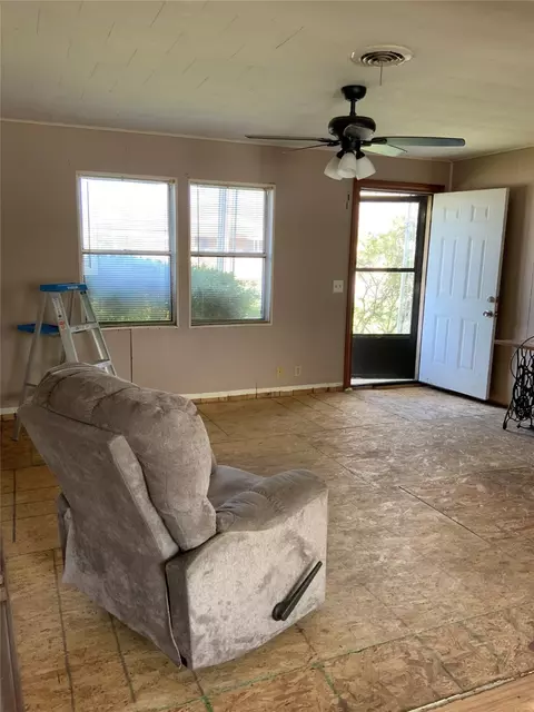 403 E Hackberry St, Leonard, TX 75452 photo 2