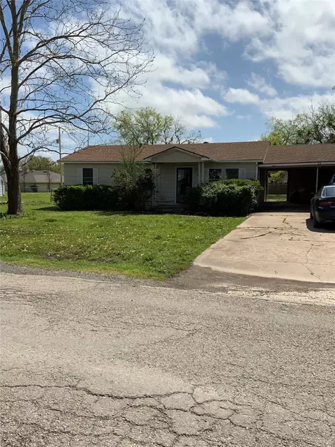 403 E Hackberry St, Leonard, TX 75452
