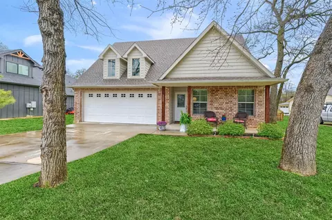 209 Comanche Dr, Gainesville, TX 76240