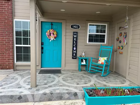 1403 Meadowood Village Dr, Fort Worth, TX 76120