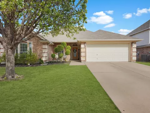 404 Willow Vista Dr, Saginaw, TX 76179