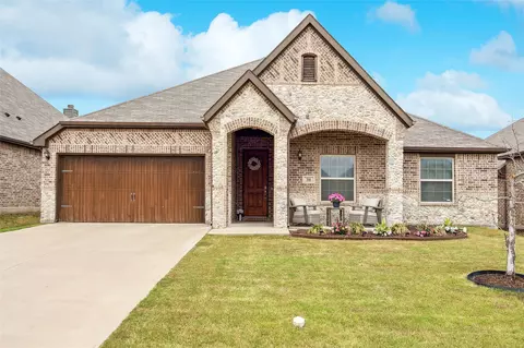 316 Cattlemans Trl, Saginaw, TX 76131