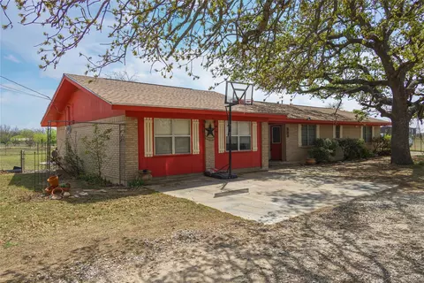 Exterior - 401 S 6th St, Bangs, TX 76823 photo 1 of 10