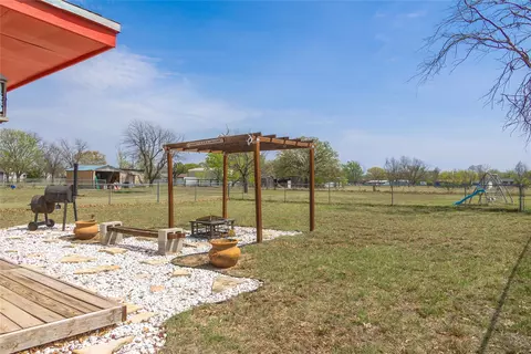 Exterior - 401 S 6th St, Bangs, TX 76823 photo 5 of 10