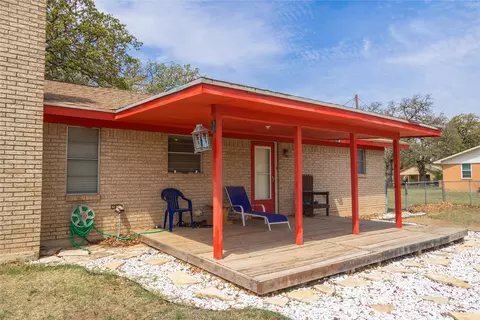 Exterior - 401 S 6th St, Bangs, TX 76823 photo 2 of 10