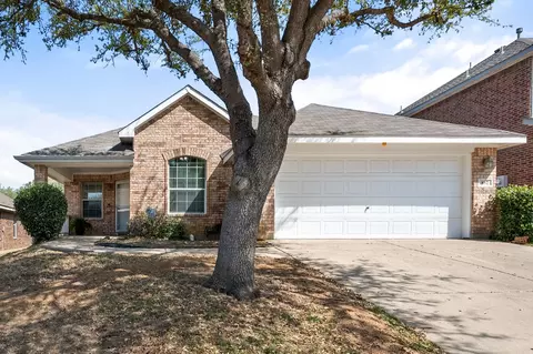 852 Ridge Point Dr, Grand Prairie, TX 75052