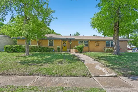 1909 Western Park Dr, Dallas, TX 75211