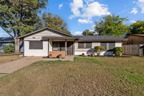 3955 Pate Dr, Fort Worth, TX 76119