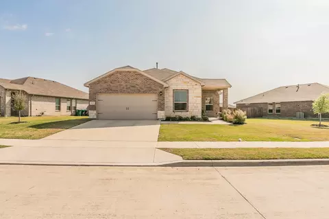 8628 Mirror Lake Dr, Fort Worth, TX 76179