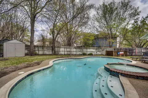 2422 Green Willow Ct, Arlington, TX 76001
