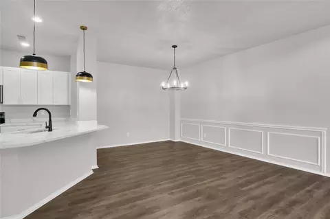 5715 Streamside Dr, Arlington, TX 76018