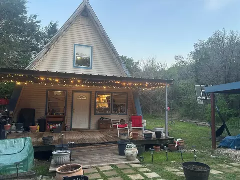 1015 Comanche Cove Dr, Granbury, TX 76048