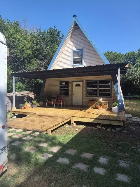 1015 Comanche Cove Dr, Granbury, TX 76048