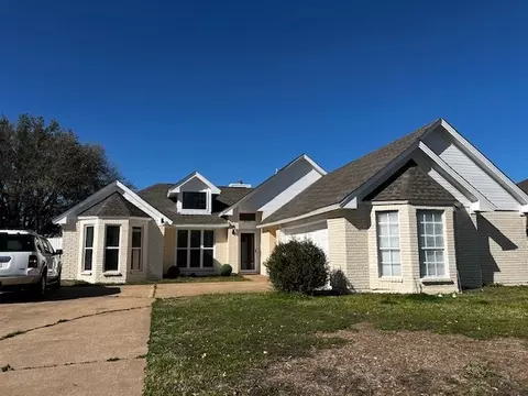 2550 Augusta Ln, Grand Prairie, TX 75052